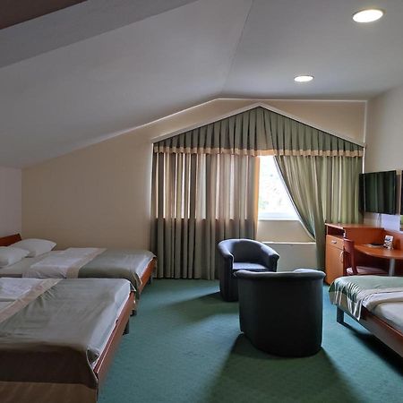 Hotel Bacchus 리브노 외부 사진