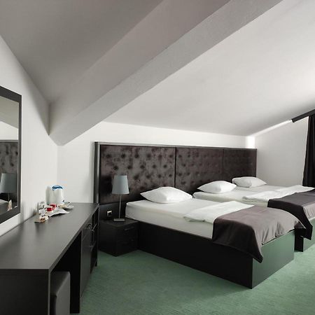 Hotel Bacchus 리브노 외부 사진