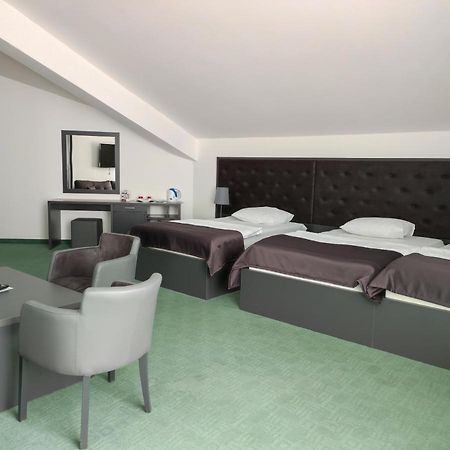 Hotel Bacchus 리브노 외부 사진