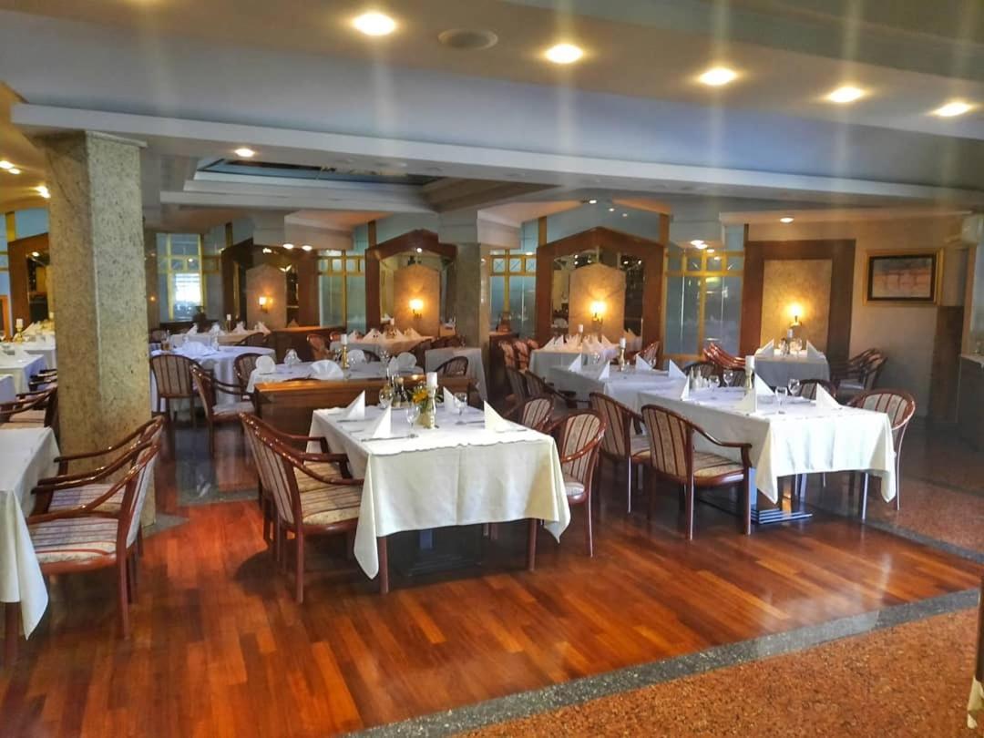 Hotel Bacchus 리브노 외부 사진