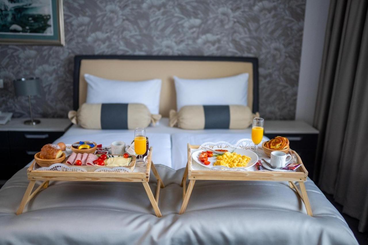 Hotel Bacchus 리브노 외부 사진