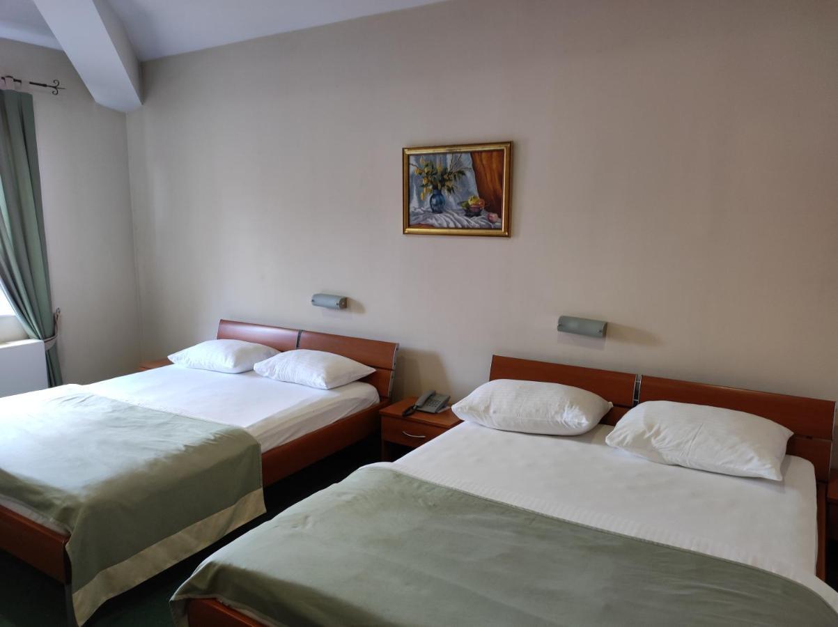 Hotel Bacchus 리브노 외부 사진