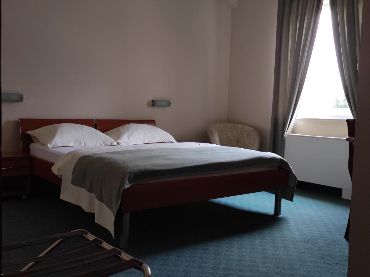 Hotel Bacchus 리브노 외부 사진
