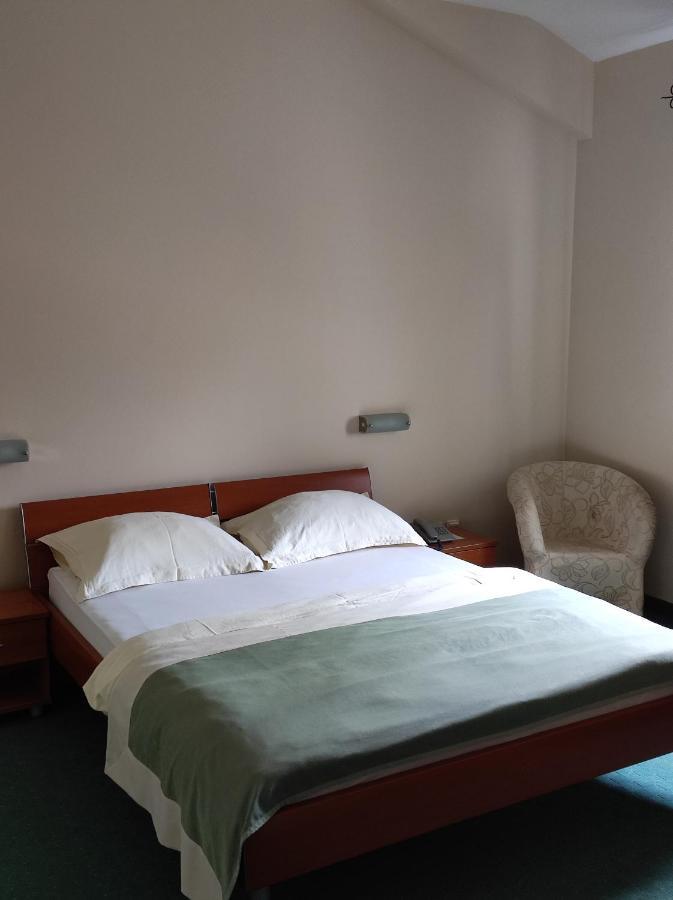Hotel Bacchus 리브노 외부 사진