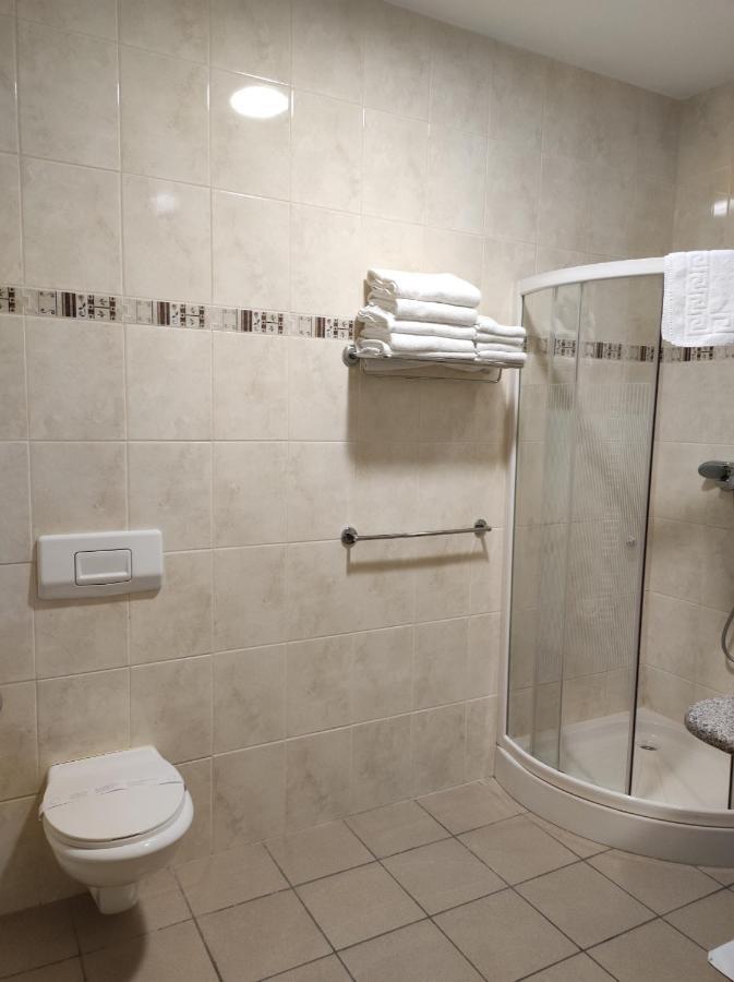 Hotel Bacchus 리브노 외부 사진