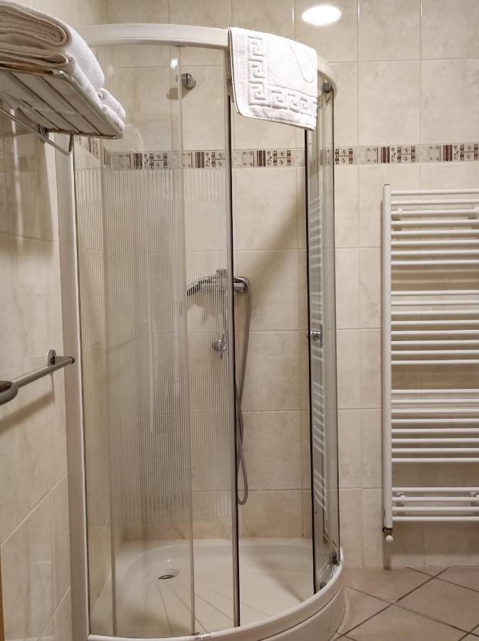 Hotel Bacchus 리브노 외부 사진