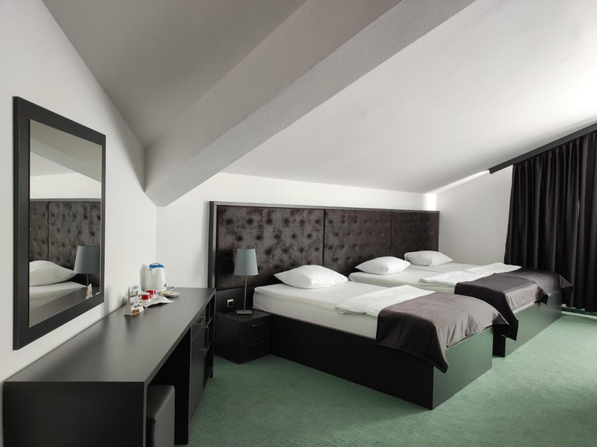 Hotel Bacchus 리브노 외부 사진