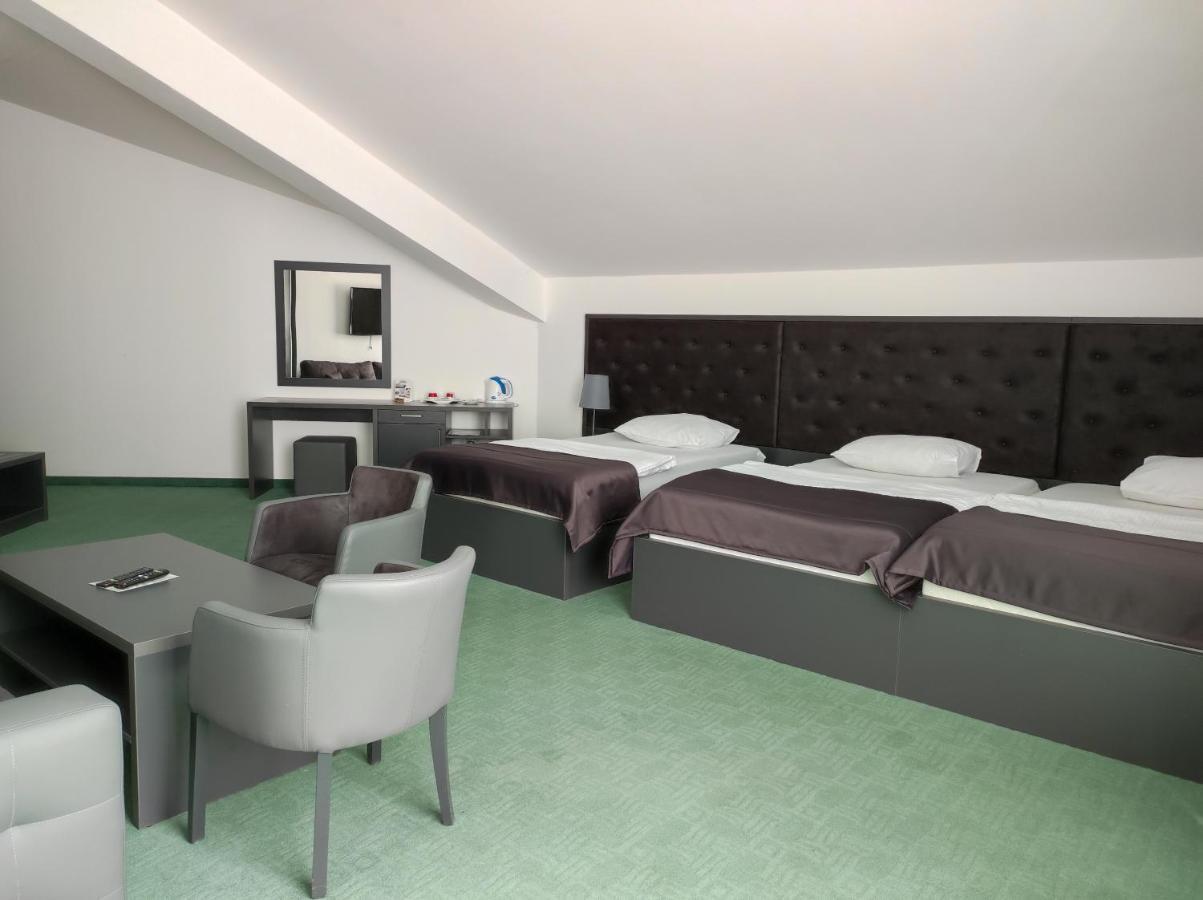 Hotel Bacchus 리브노 외부 사진