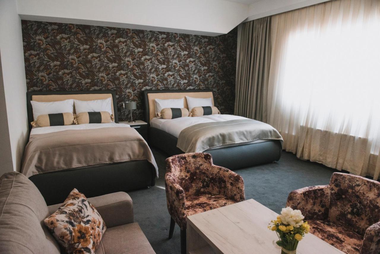 Hotel Bacchus 리브노 외부 사진