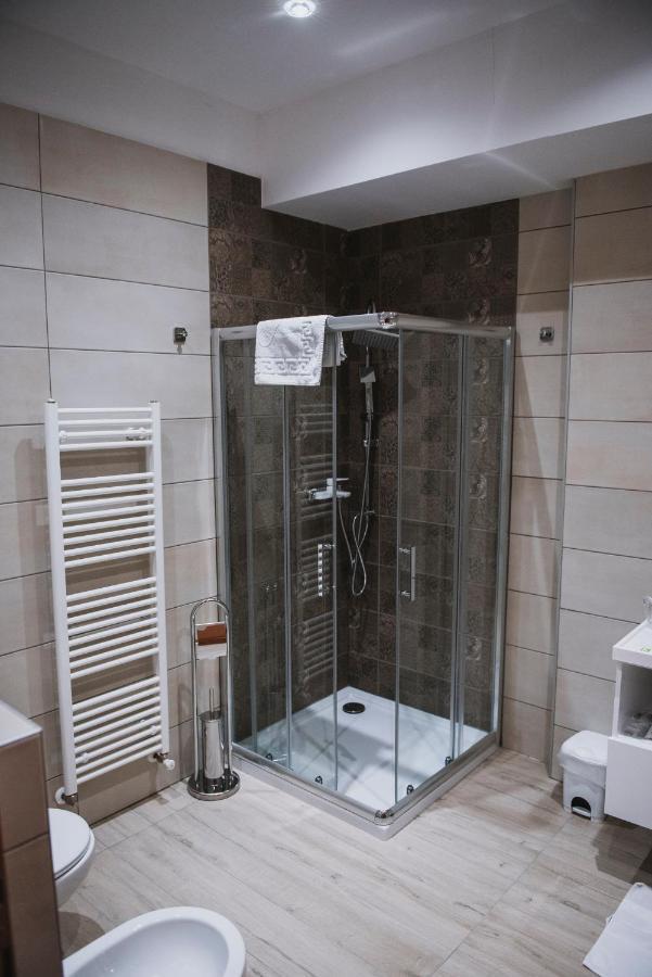 Hotel Bacchus 리브노 외부 사진