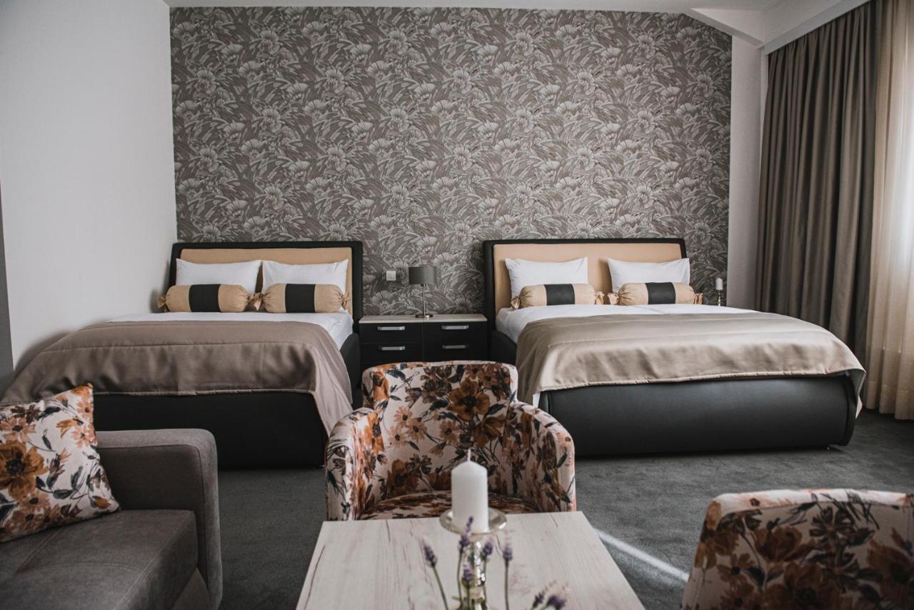 Hotel Bacchus 리브노 외부 사진